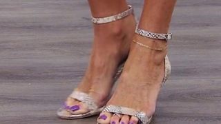 Pieds matures en talons