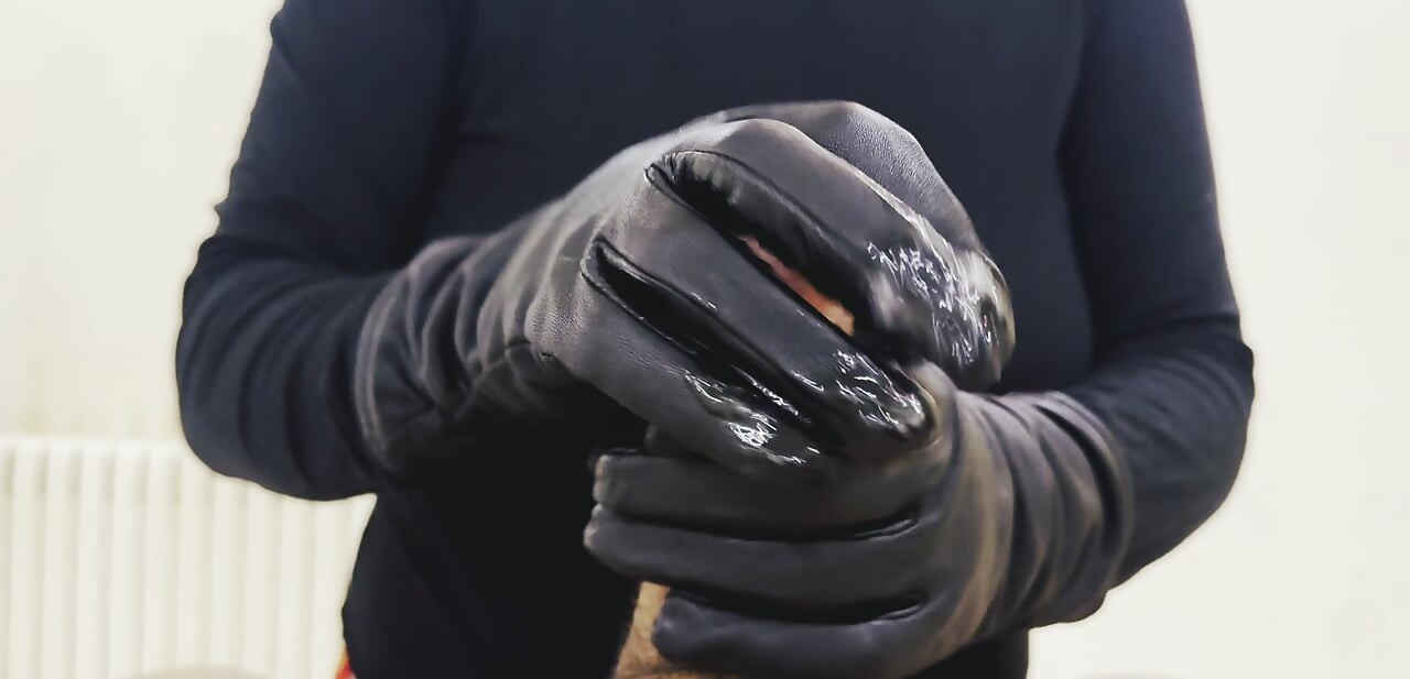 straw with gloves