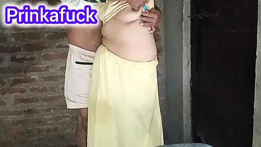 Dehati bhabhi ki ghar me akela pakar mari choot