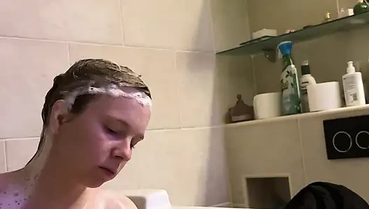 Büyük Göğüsler ve Sert Meme Uçları