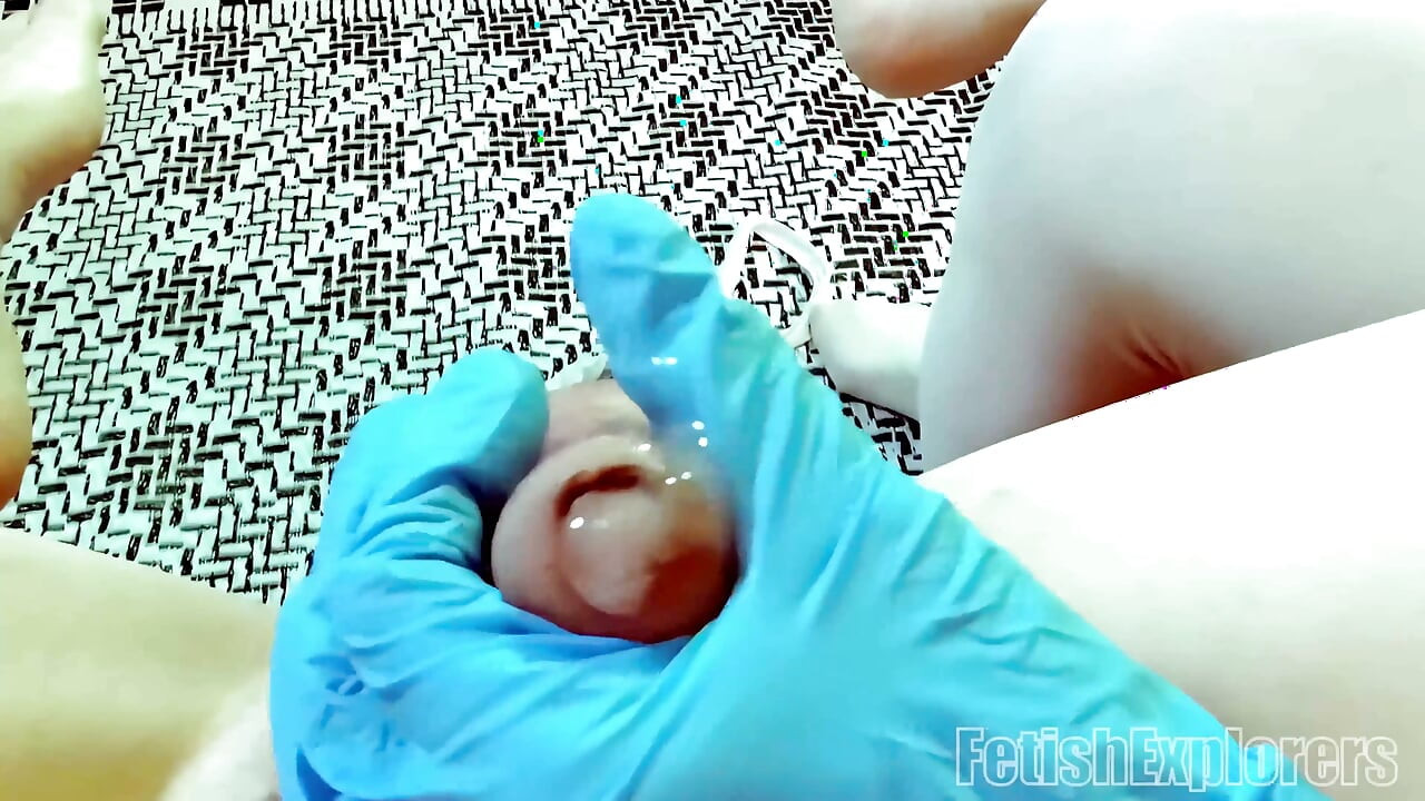 Amateur Nurse Play - eu plugo a bunda do meu namorado em sua tanga branca e o fodo até ele gozar