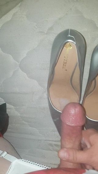 Dressed up cuming in my silver high heel shoes