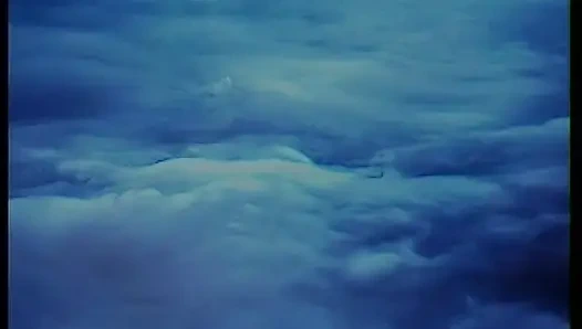 Vollbusige schlampe reitet schwanz des hengstes und wird dann indoor besahnt