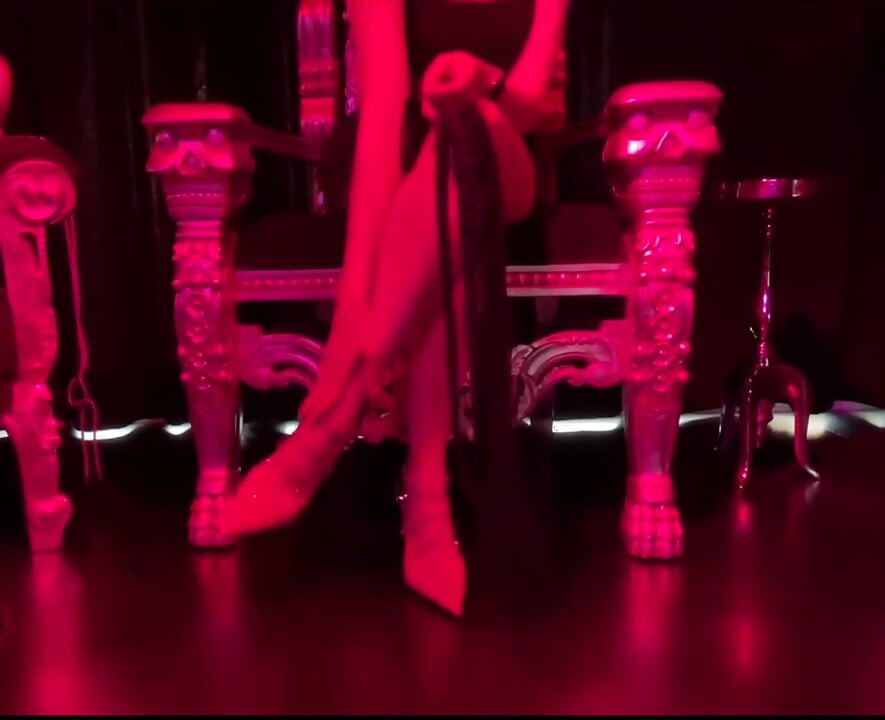 Dominação feminina sala vermelha