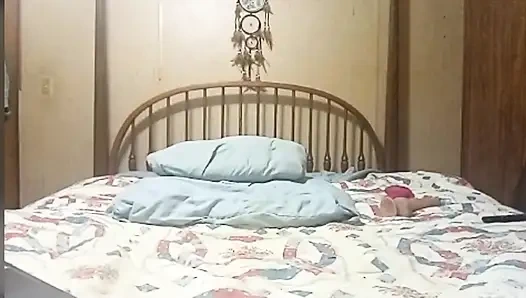 Отсос дилдо вживую и игра с киской