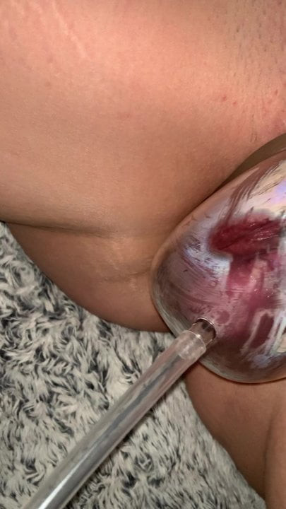 Pumping my pussy