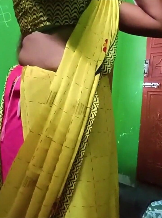 Ammu Showing Big Boobs and Changing the Saree