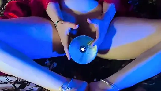 Elara ve Pan güzel ayaklarıyla eğleniyor!