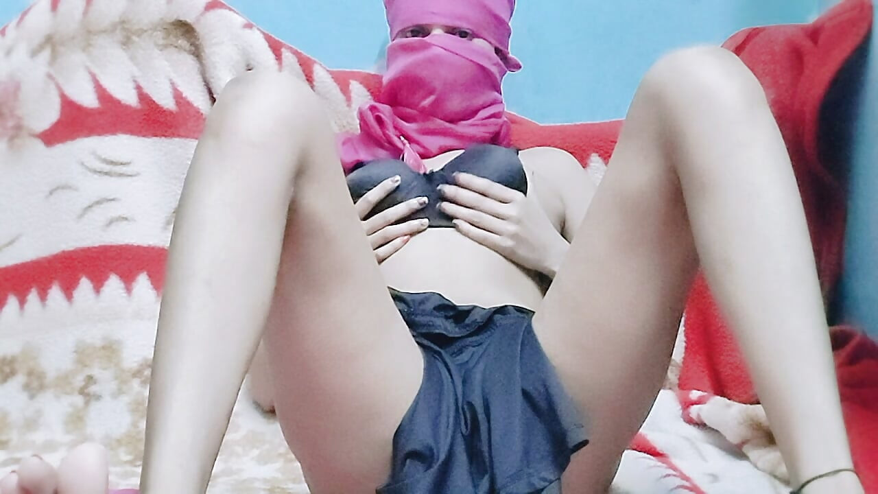 Sama devojka ima seksi raspoloženje