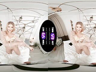 Tmwvrnet - Eyla Moore - Une blonde glamour attend un mec au lit
