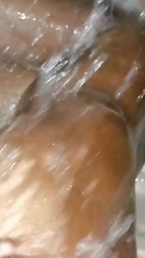 Aunty beautiful bathing today I saw. | Clip 1