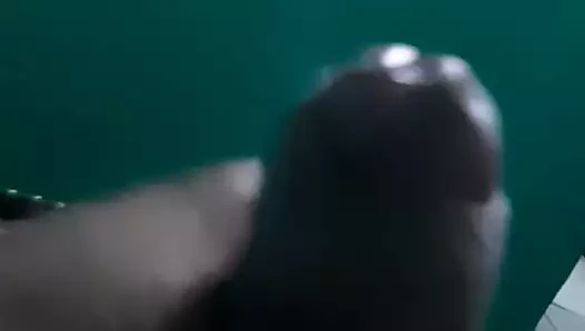 Dotado se masturbando