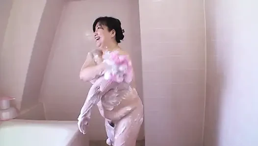 Yoko-san si cewek gemuk suka muasin memeknya pakai mainan seks sebelum ngentot habis-habisan