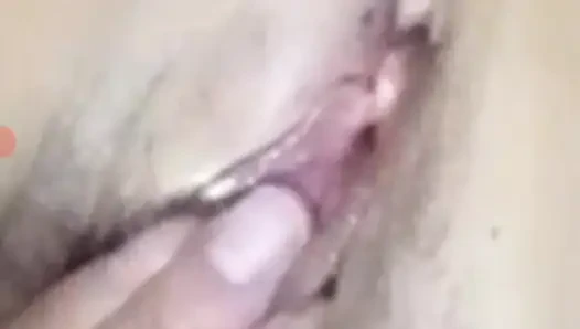 Kendi kendime zevk alıyor, amımı parmaklıyorum