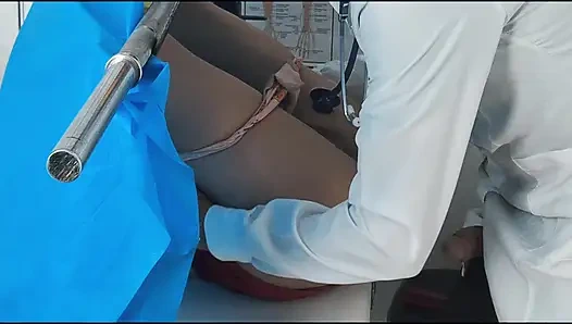 Der Gynäkologe wusste nicht, dass er gefilmt wurde!