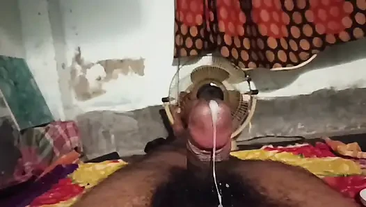 Genç oğlan yarağa dokunmadan boşalıyor eller serbest mastürbasyon Hintçe seks hikayesi