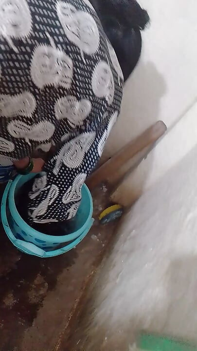 Wife who went to take a bath put his big again