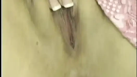 Nevaeh ashton si cewek muda rambut cokelat yang trampy lagi asik muasin itilnya pakai vibrator sebelum dientot habis-habisan