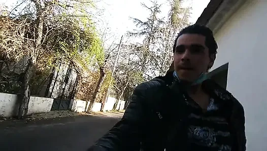 ПУБЛИЧНЫЙ МИНЕТ С КАМШОТОМ В РОТ НА УЛИЦЕ В ВИДЕО ОТ ПЕРВОГО ЛИЦА