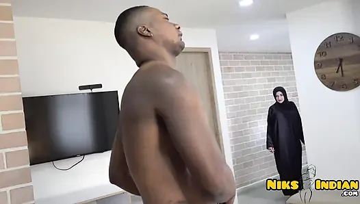 Big Tits Big Ass Muslim Hijabi Mom Fucks BBC