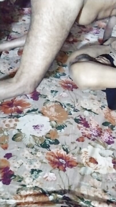 ลูกพี่ลูกน้องสาวเย็ดกับพี่เลี้ยง saba ที่บ้าน