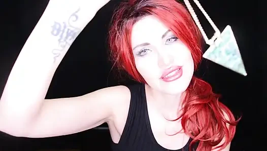 Siyah çizmeli kızıl saçlı İtalyan sahibe seni aşağılıyor