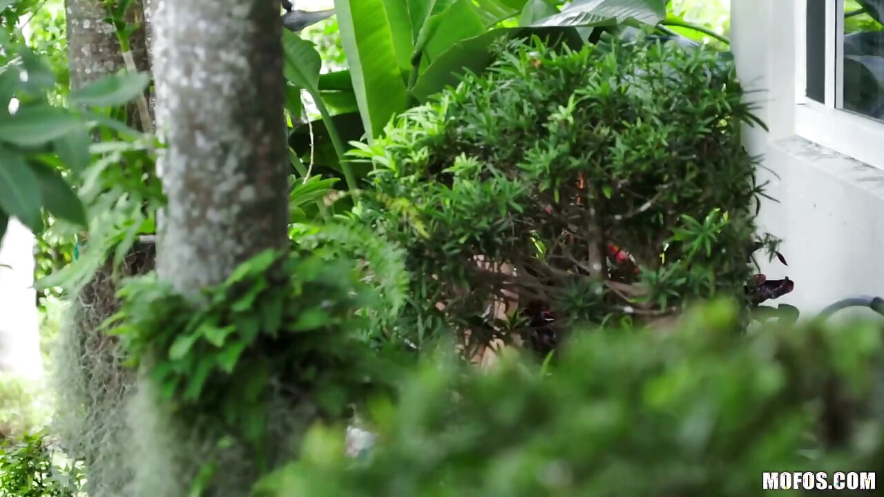 Share My BF - Kimber Lee Seduces Mandy & David for an Epic Backyard Gardener 3some