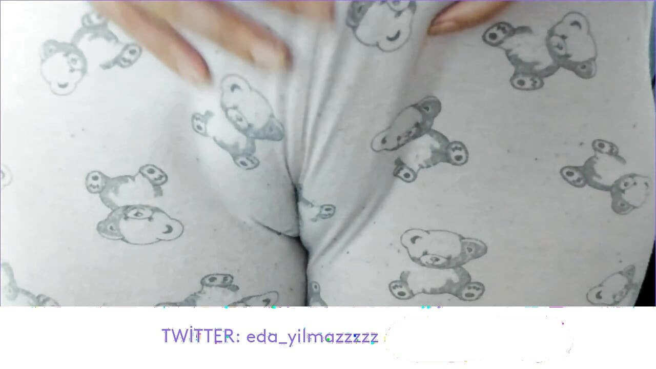 CAMELTOE- SWOLLEN PUSSY- MASTURBATE WITH PAJAMA- RUBBING PUSSY WITH PAJAMA