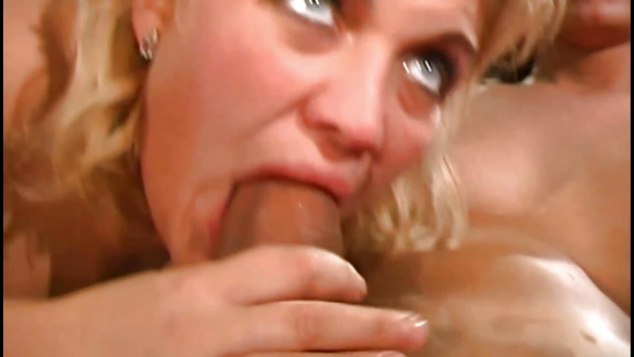 An Orgy in a Club to Fuck This Trans and Her Slutty Friend