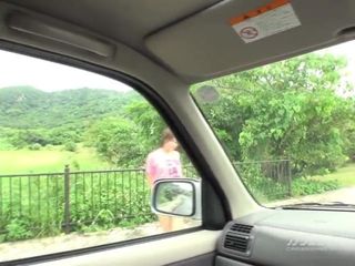 Autostop che fa un&#39;escursione, punto di vista, ragazza succhia il cazzo