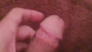 Jovencito virgen de 18 años eyacula por primera vez, primera masturbación (hamsterboycum)