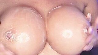 Las mejores tetas grandes con mucha crema