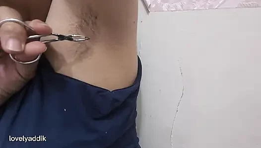 Koltuk altımdaki saçımı çıkartıyor
