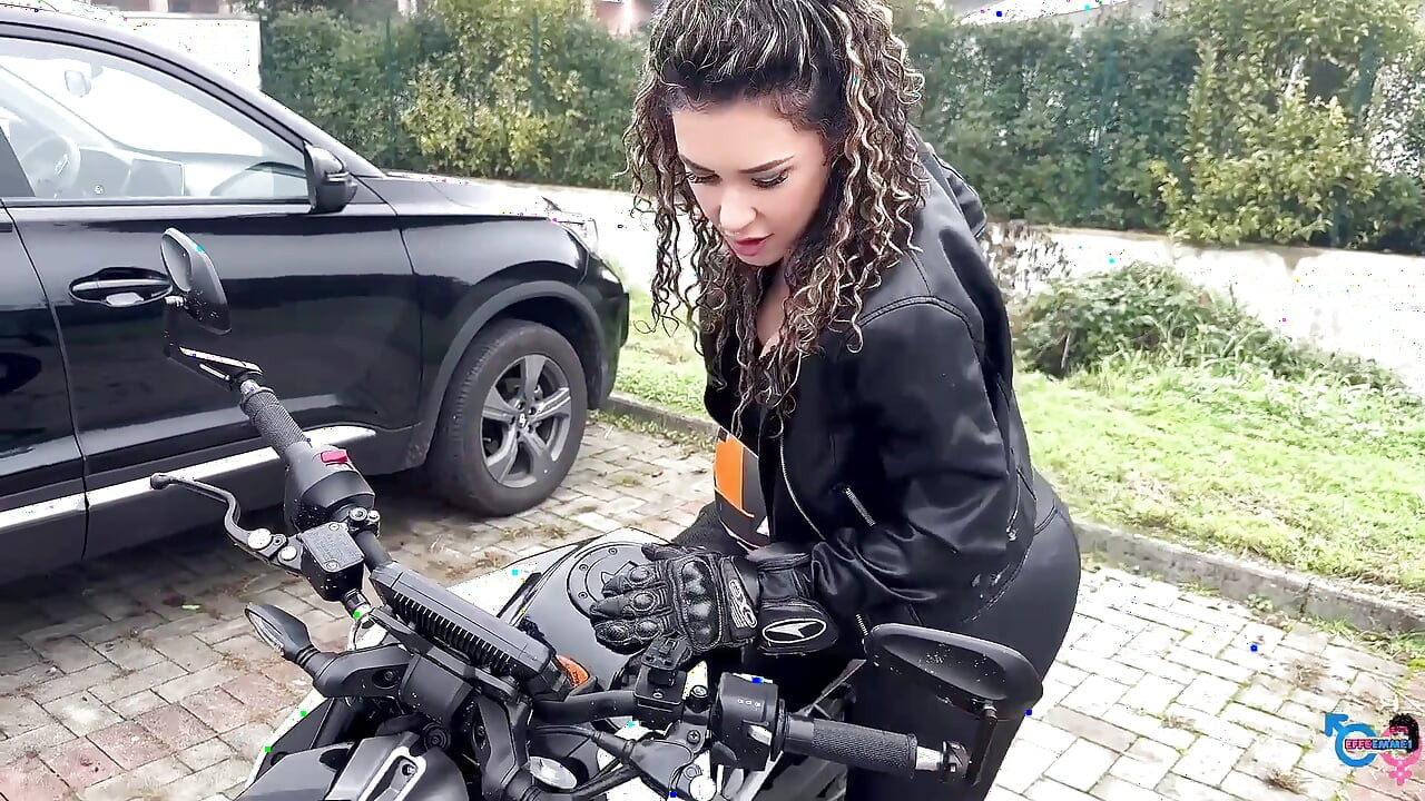 Nie, W Cipce, Nie, to Zdrada... Włóż to W Mój Tyłek! Włoska Dziewczyna Dziękuje Mi Za Pomoc W Seksie