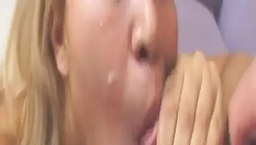 Mature Babe Spreads Ass for Deep Pussy Licking and Fingering Frenzy
