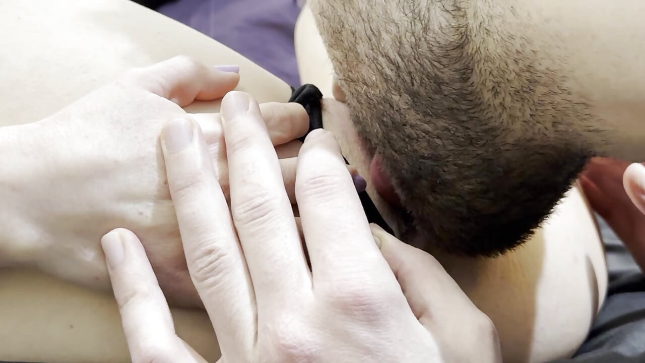 Mein freund lässt mich mit mund und fingern kommen