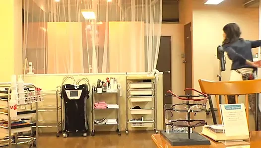 Der Salon, wo blickkontakt nie aufhört