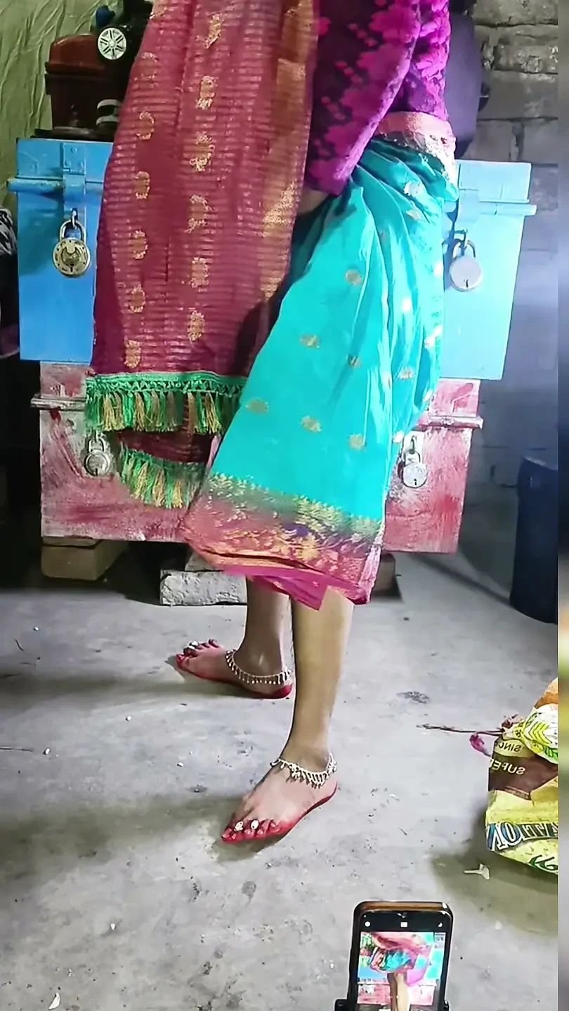 In broad daylight, sister-in-law fucked brother-in-law's cock to brother-in-law's room, fucked in doggy style, in Hindi audio.