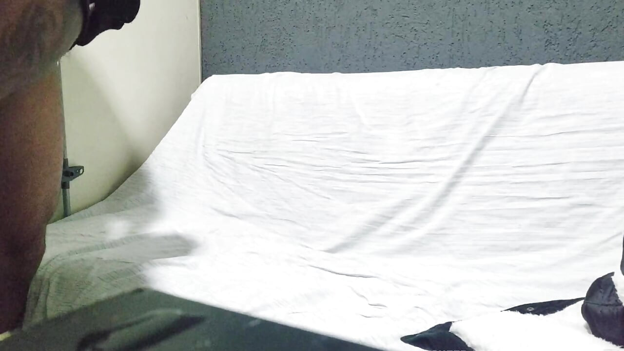 Penjaga keamanan dan bebeknya bersembunyi