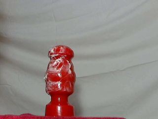 Anal-Masturbation mit riesigen Buttplugs