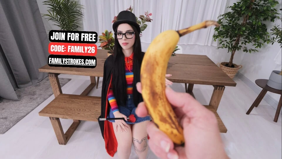 Scarlett's Deepthroat Magic Show Begins