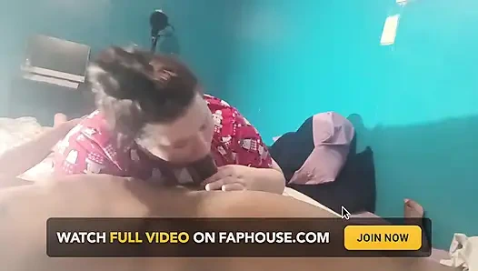 Superhead ist feuer, dass der kopf auf diesem langen schwanz perfekt entsperrt ist