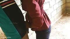 Une Sri-lankaise de plus de 18 ans se fait baiser dans la nature - sexe en public risqué