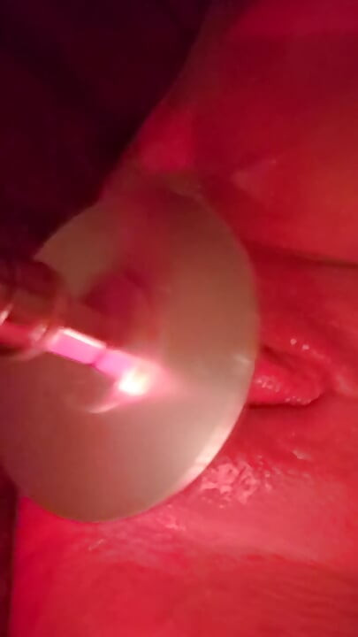 懷孕婊子滿是精液機器被操