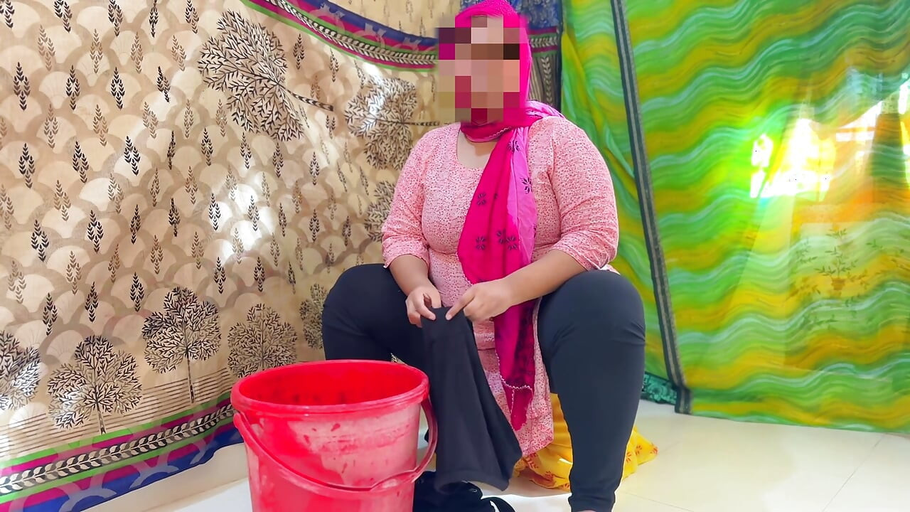 Stor fitta BBW Stor röv &enorma bröst het Egyptisk styvmamma tvättklänning &blir kåt!
