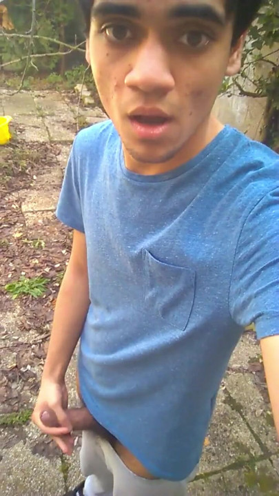 Twink with a hot face wanks outdoor