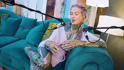 Ich spreche über A - echt - ASMR - Podcast - Reden - tattoo-mädchen-model goth punk dreadlocks