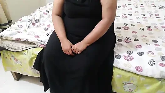 Wenn stiefvater ins Büro geht, besucht stiefsohn das zimmer der stiefmutter und fickt auf dem Bett und kommt in ihre saftige muschi