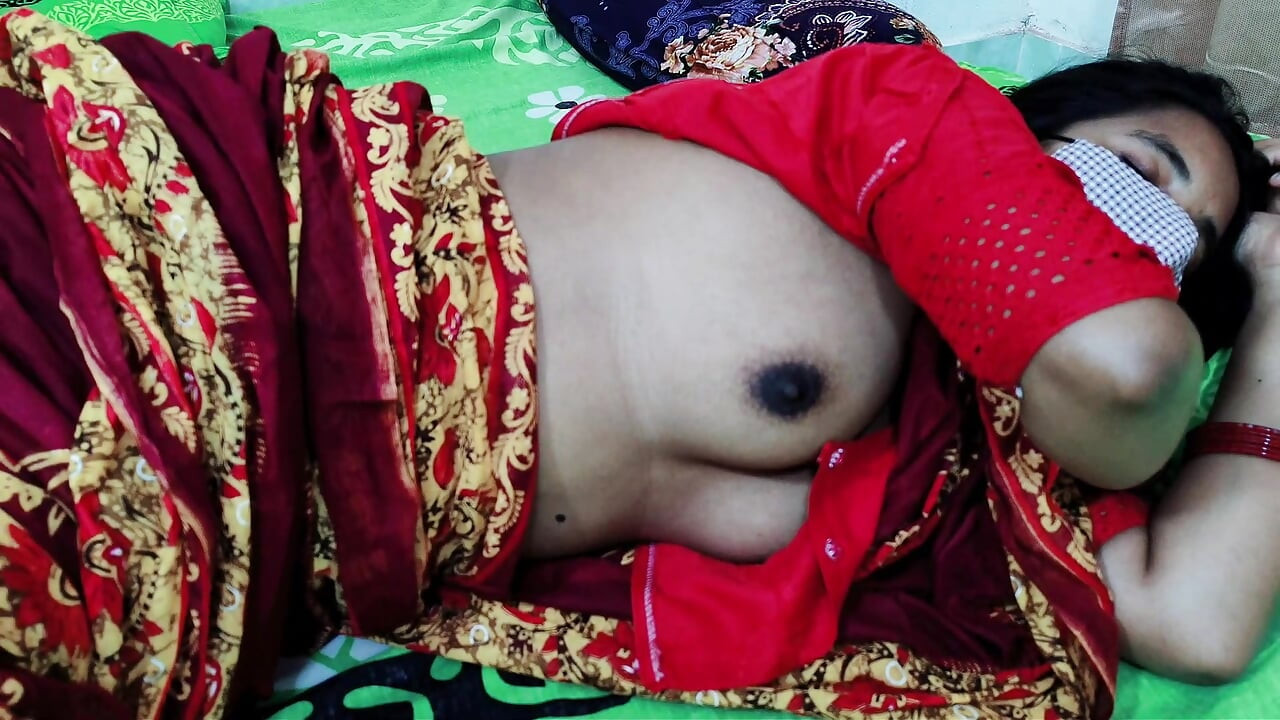 Naughty step-mom know how to satisfy her step-son Desi saree wear stepmom fuck xxx