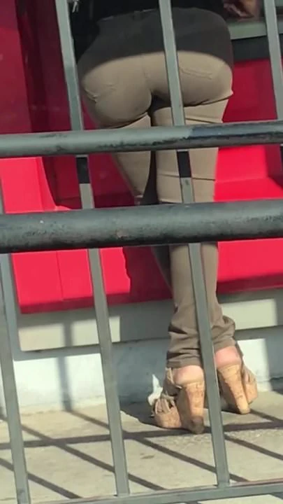 Milf with bubble butt